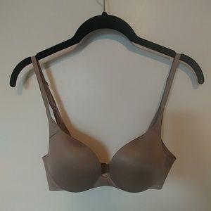 Victoria's Secret Incredible Bra. Color: Gray. 32C